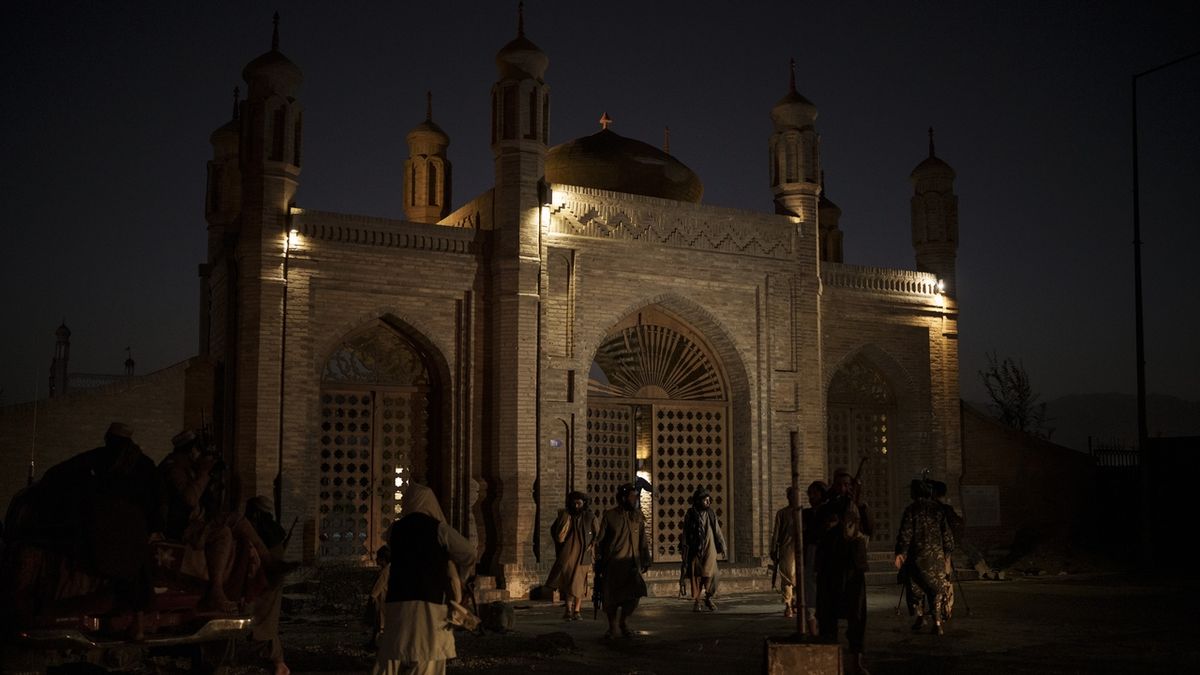 Bomba u kábulské mešity zabila nejméně pět civilistů
